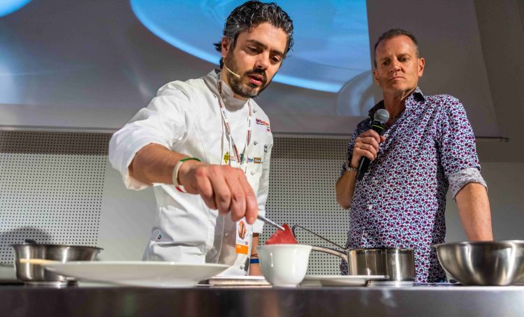 Matteo Baronetto con Fabrizio Nonis, che ha presentato la sezione Identità di Carne
