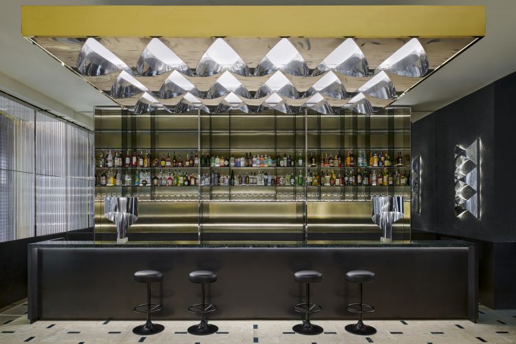 Il nuovissimo Base Blu Bar nel centro di Varese.
