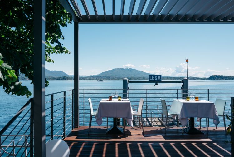 La bella veranda sul lago del ristorante Battipalo
