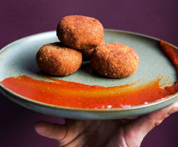 Polpette di lesso, ketchup al fondo bruno di gallina
