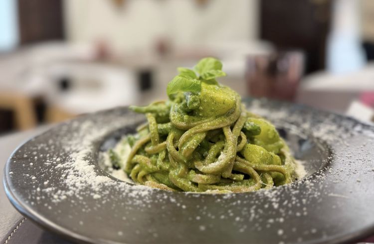 Trenette avvantaggiate al pesto di Prà con patate e fagiolini, da Bedin
