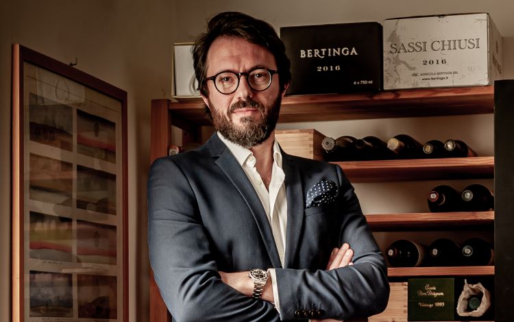 Luca Vitiello è direttore commerciale e marketing