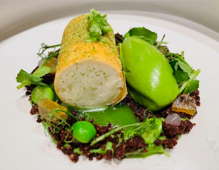 Peas, ricotta and citron, the last act of Andrea Berton's Natura menu
