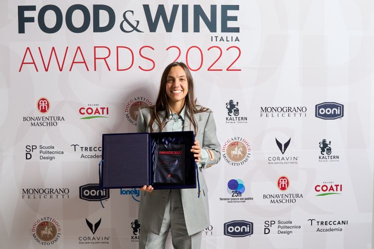 Best Bartender Under 35 - Martina Bonci, Gucci Giardino 25 (Firenze)

Giardino 25 è un all-day café e cocktail bar aperto tutto il giorno, guidato da Martina Bonci. Per Martina la passione per la mixology comincia da piccola, con i sorsi di vino rubati nella cucina della nonna in Umbria, per crescere attraverso diverse esperienze lavorative in tutta Italia. I suoi cocktail si caratterizzano per equilibrio, bellezza, creatività e ricerca dell'eccellenza del prodotto, riflettendo gli stessi valori che fanno parte del dna Gucci. Martina mette lo stesso livello di dedizione anche nei cocktail alcohol-free, spinta dal desiderio di offrire a tutti un'esperienza ricca di divertimento
