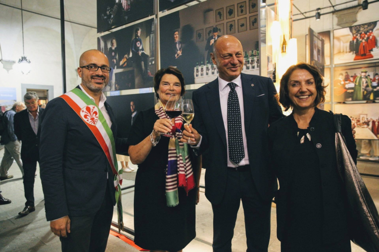 Giovanni Bettarini, assessore del Comune di Firenze, Evelyne Roques-Boizel, presidente dell’Arciconfraternita di San Vincenzo, Sergio Zingarelli, presidente del Consorzio Vino Chianti Classico, e Isabelle Mallez, direttrice dell'Institut Français Firenze e console onoraria di Francia a Firenze 
