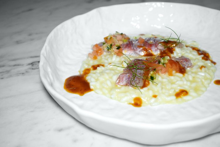 Risotto all'inglese con insalatina di triglia, pomodoro e cetriolo
