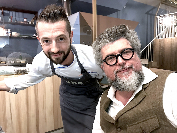 Beniamino Bilali con il gastronomo e critico Andre