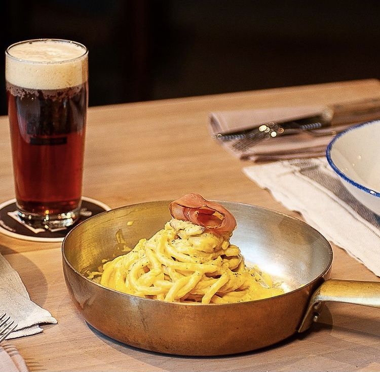 La Birrarbonata: una Carbonara mantecata con la birra di Officine Birrai
