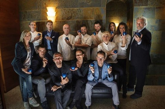 The complete staff at Blupum (photo by Gianni Rizzotti)