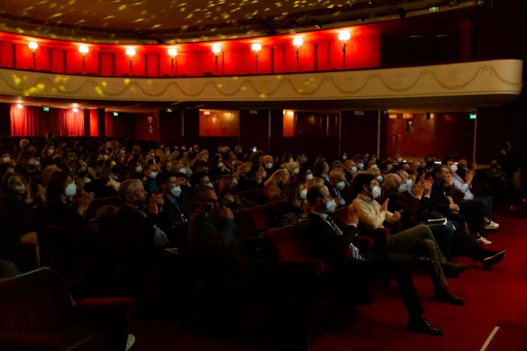 The audience at Teatro Manzoni during the presentation

