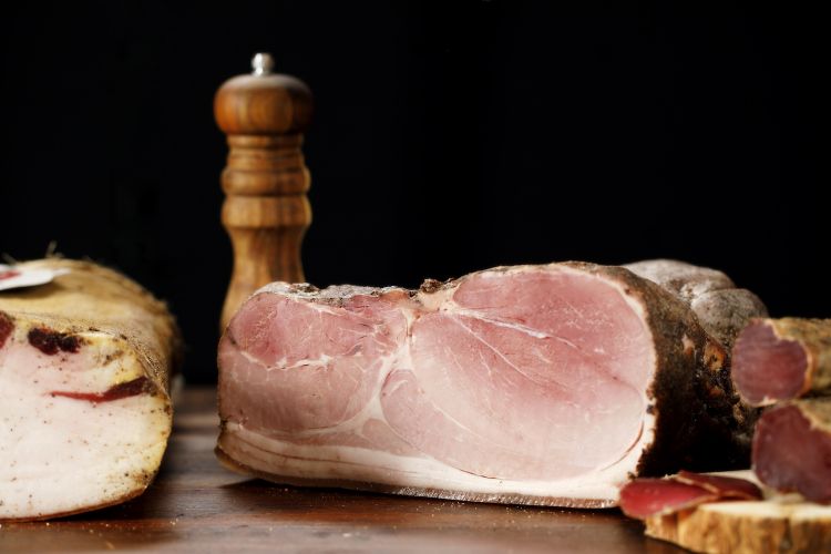 Prosciutto cotto arrosto di suino sardo aromatizzato con mirto e miele
