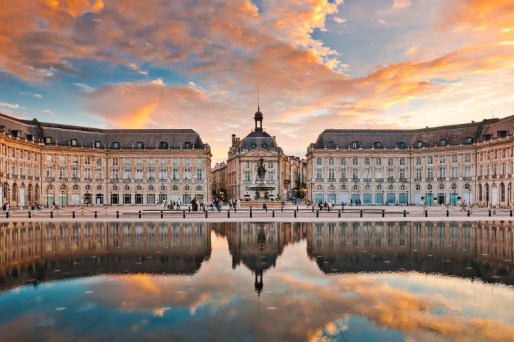 L'elegantissima Place de la Bourse di Bordeaux
