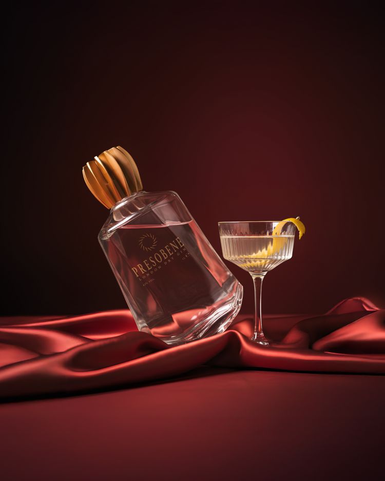 La bottiglia disegnata dall'architetto milanese Ivo Redaelli, un oggetto di design e da collezione
