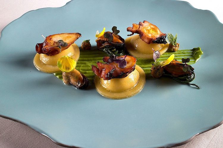 Bottoni di pasta cotta in farcia di provola, “quasi in zimino” e bietola
