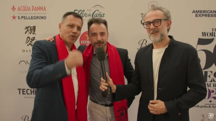 Oriol Castro ed Eduard Xatruch, due terzi di Disfrutar, secondo ristorante al mondo, con Massimo Bottura nelle vesti di speaker per la 50Best
