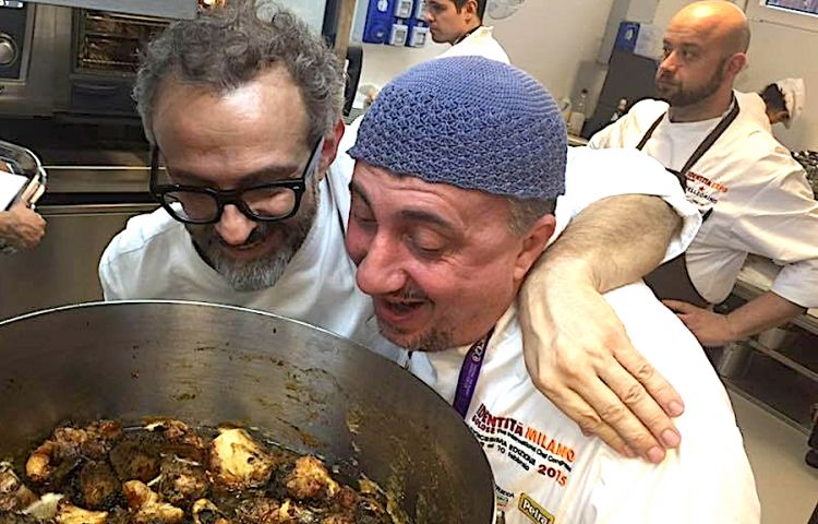 Massimo Bottura, a sinistra, e Pasquale Torrente, protagonisti durante Identità Expo 2015 in una cena per raccogliere fondi a favore di Food for Soul
