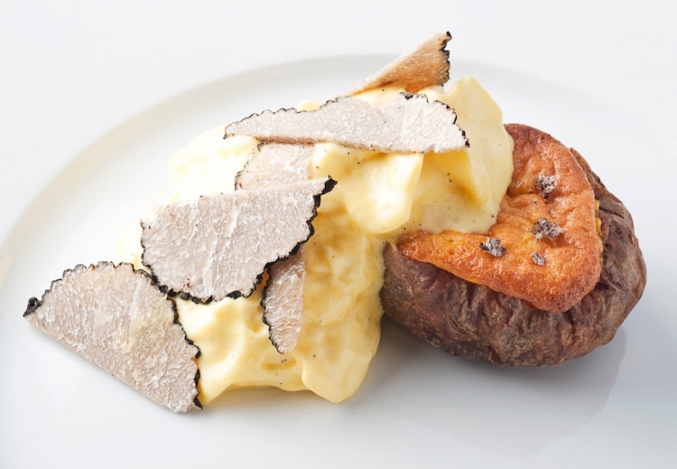 La patata che voleva essere un tartufo, one of the signature dishes that Massimo Bottura recalled during his lectio magistralis at the univeristy of Bologna on Monday 6th February. He presented it during the first edition of Identità Londra in 2010 in London
