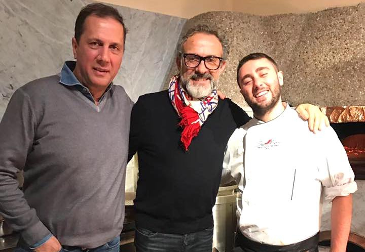 Massimo Bottura con Ciro Oliva, a destra, e Maurizio Cortese alla pizzeria Concettina ai Tre Santi
