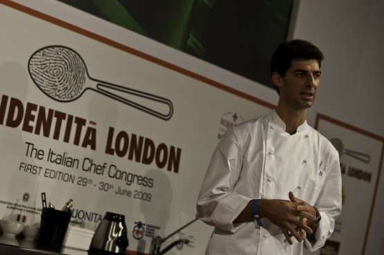 Massimiliano Alajmo sul palco di Identità London 
