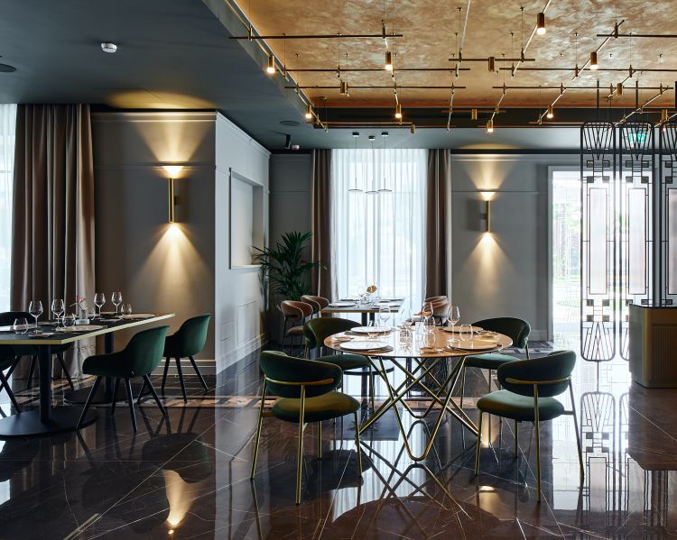 Aperto anche agli ospiti esterni, il Ristorante LeBolle regala un viaggio inebriato dai profumi e dai sapori della cucina tradizionale e locale italiana rivisitata in chiave moderna e internazionale