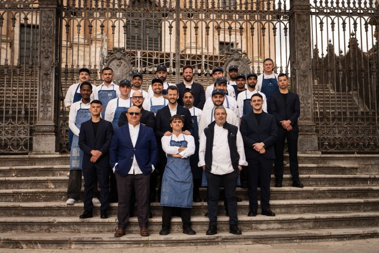 Ciccio Sultano e il suo staff al ristorante Duomo 