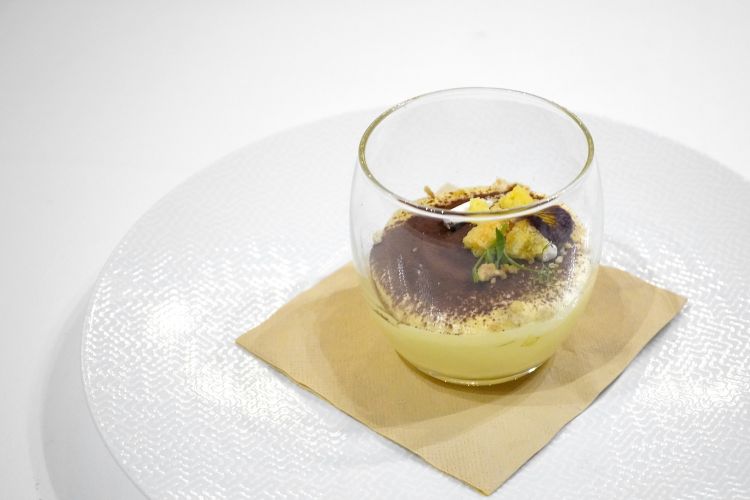 Tea-ramisù, ossia tiramisù al tè matcha, crema al mascarpone e savoiardi