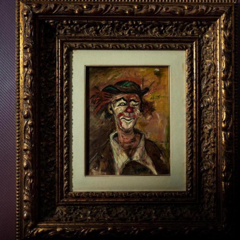 Il quadro del pagliaccio, un po' il simbolo del locale. «Ho chiamato il mio locale Il Pagliaccio, perché da sempre sono affascinato dalla figura del clown. E mi sembra rappresenti bene il ruolo odierno dello chef, che deve essere sempre allegro e “andare in scena” qualunque cosa accada. Ma anche perché era il titolo di un quadro (nella foto) che mio padre aveva regalato a mia madre»
