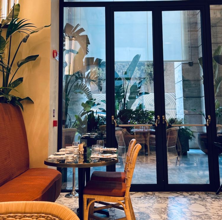 Il Caffè del Bulgari Hotel Roma al momento della prima colazione
