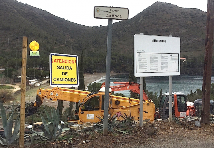 Il cantiere del Bulli a Cala Montjoi il marzo scorso. Lavori ancora in corso.