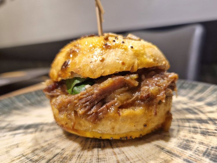 Mini bun con genovese 

