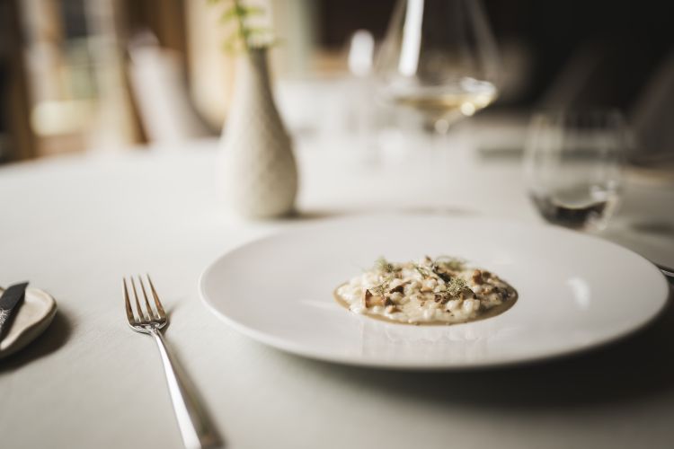 Nei suoi piatti Moccia combina la profondità dei sapori mediterranei con la purezza dei prodotti alpini