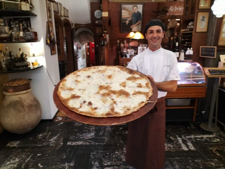 La focaccia di Recco Igp preparata dallo chef Fede