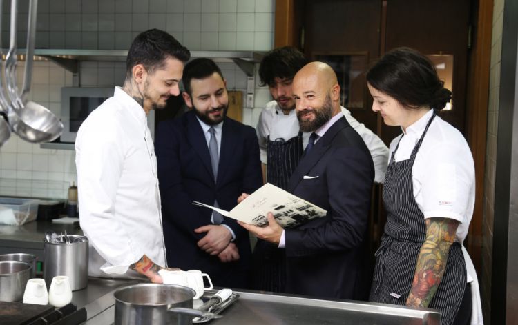 Sorrisi, tra brigate di sala e di cucina