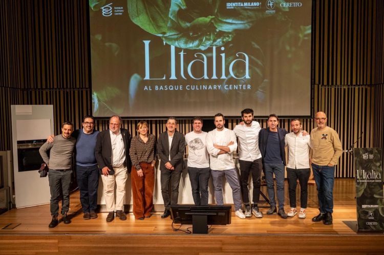 Group photo for the speakers of 'Italy at the 