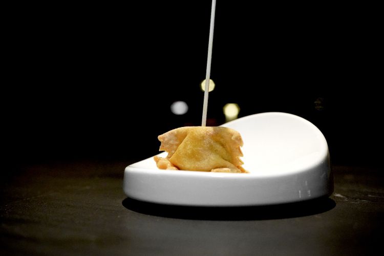 Plin fritto ripieno di maiale, vitello e riso bollito