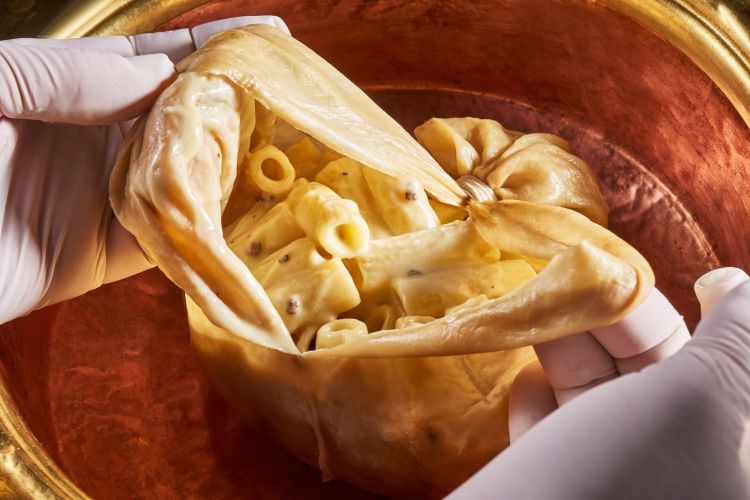 Cacio e pepe in vescica, forse il piatto iconico p