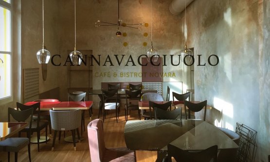 Inaugurato da 2 settimane, il Cannavacciuolo Café & Bistrot si trova dentro al Teatro Coccia, in piazza martiri della Libertà 1, Novara, telefono +39.0321.612109
