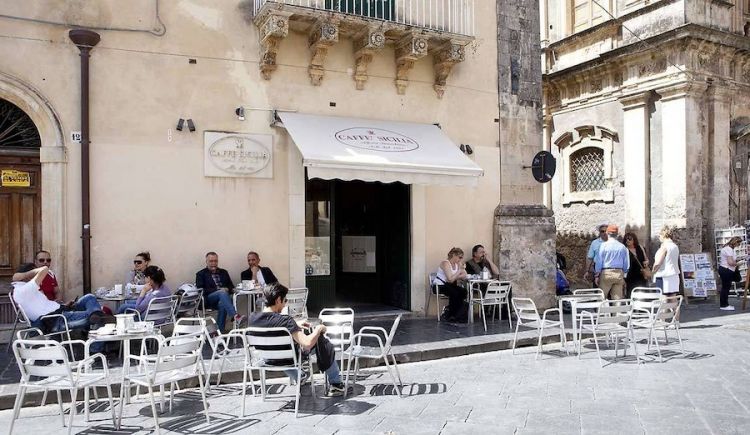 Il Caffè Sicilia come si presentava a Noto. Adesso è chiuso per ristrutturazione, appuntamento a primavera
