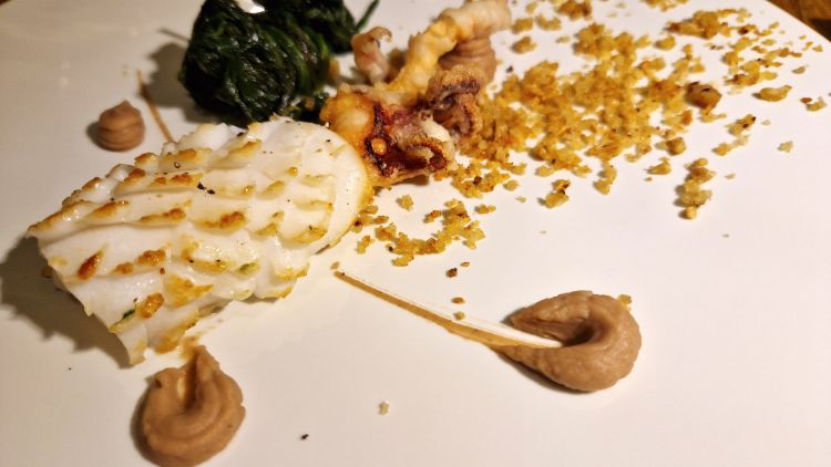 Calamaro con crema di castagne, cicoria e croccante di castagna