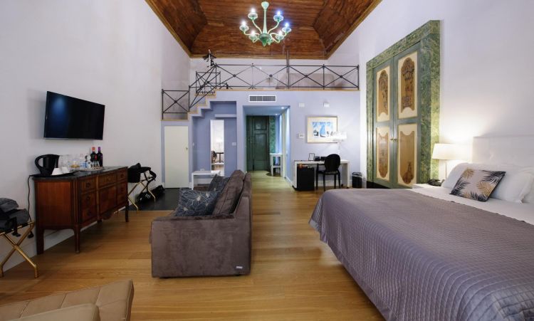 Una delle camere del Santa Chiara Boutique Hotel