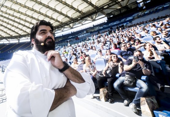 Another pic from the Stadio Olimpico. The chef’s stardom began in 2013 with Cucine da Incubo (as of this year on Deejay Tv-Nove), the Italian version of Ramsay's Kitchen Nightmares, now in its fourth season (photo by Carlo Lannutti for cucina.corriere.it)
 
