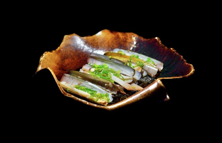 Cannolicchi Cong You: cannolicchi scottati con olio caldo, salsa di soia, aceto e cipollotto
