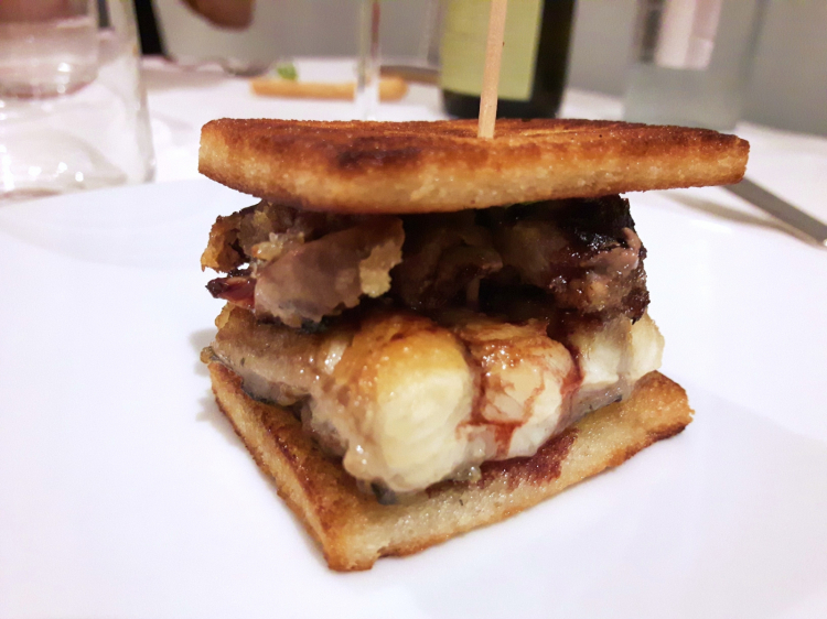Sandwich di anguilla, il suo fegato, menta e aceto (La Capannina sul Mare, Casalborsetti, Ravenna, chef Irvin Zannoni)
