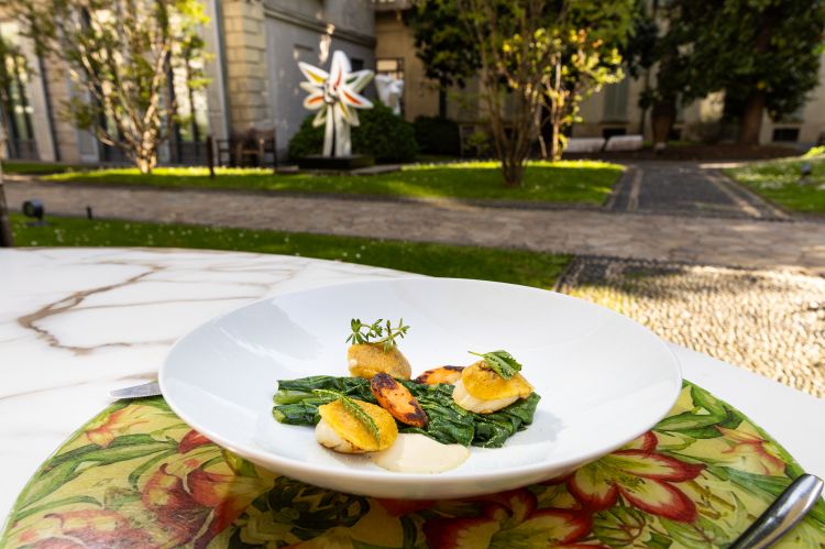 Capasanta gratinata alla liquirizia e peperone