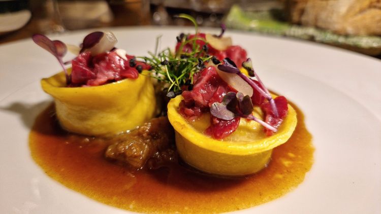 Cappellacci alla “genovese” con cipolla in agrodolce e carne