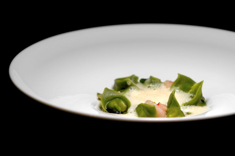 Cappelletti, caciocavallo podolico, pepe di Sichuan, gambero rosso, balsamico invecchiato