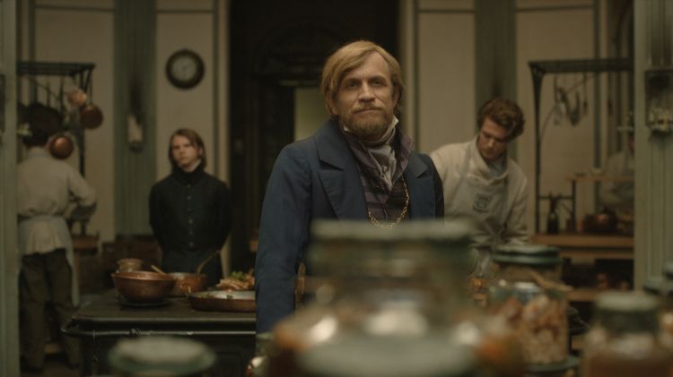 L’attore Jérémie Renier, interprete di Talleyrand in Carême su Apple TV+