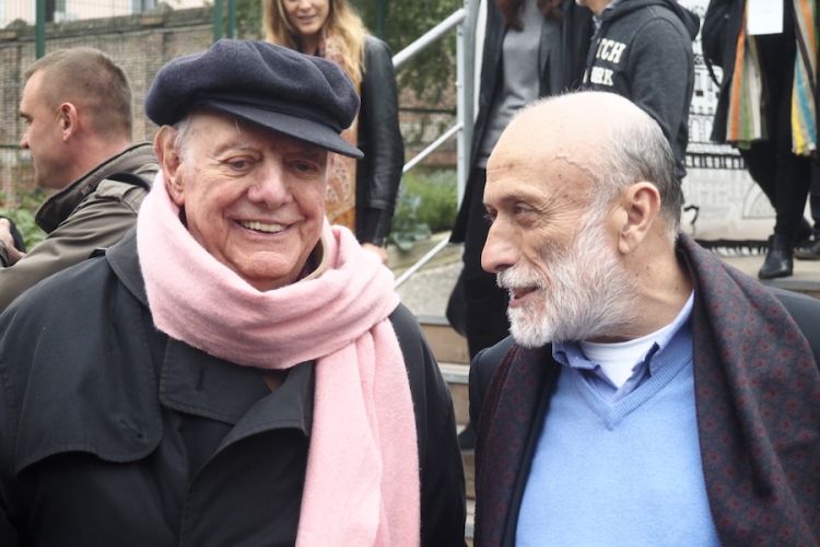 Carlin Petrini con Dario Fo, premio Nobel per la letteratura, coinvolto negli anni Ottanta nella conduzione di una delle prime radio libere italiane, Radio Bra Ombre Rosse. © Mimesilab