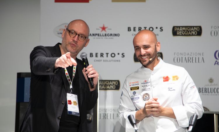Carlo Passera, della redazione di Identit&agrave;, che ha moderato l&rsquo;intervento e Luca Pezzetta, pizzaiolo e lievitista di Clementina a Fiumicino (Roma)&nbsp;e Futura a&nbsp;Milano
