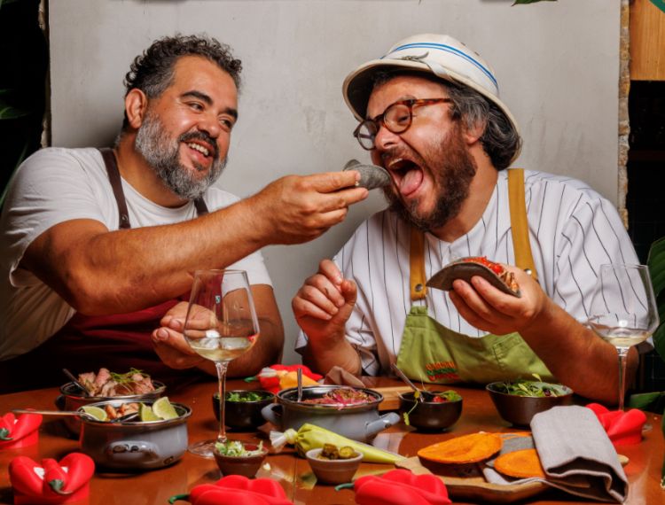 Un'immagine tratta dal profilo Instagram di Carnal: Caceres con lo chef Riccardo Paglia